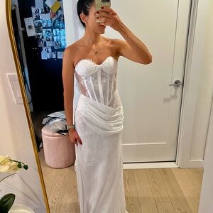 Elegant White Strapless Lace Dress